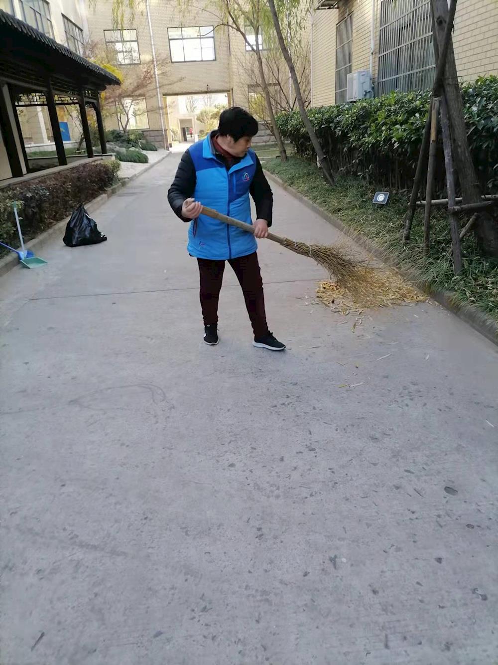 ee1a9715875a4d15a58f0bd7aff0612f.jpg