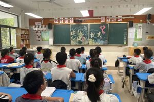 领巾飘扬心向党，砥砺奋进逐梦行 ——翠岗中学举行初一年级建队换巾仪式